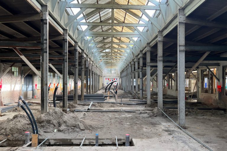 Werkplaatsgebouw A11 op het Hembrugterrein in Zaanstad
