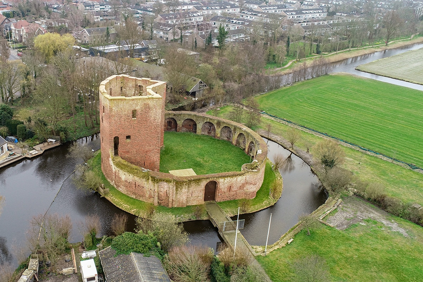 Ruine van teylingen luchtfoto - coverfoto