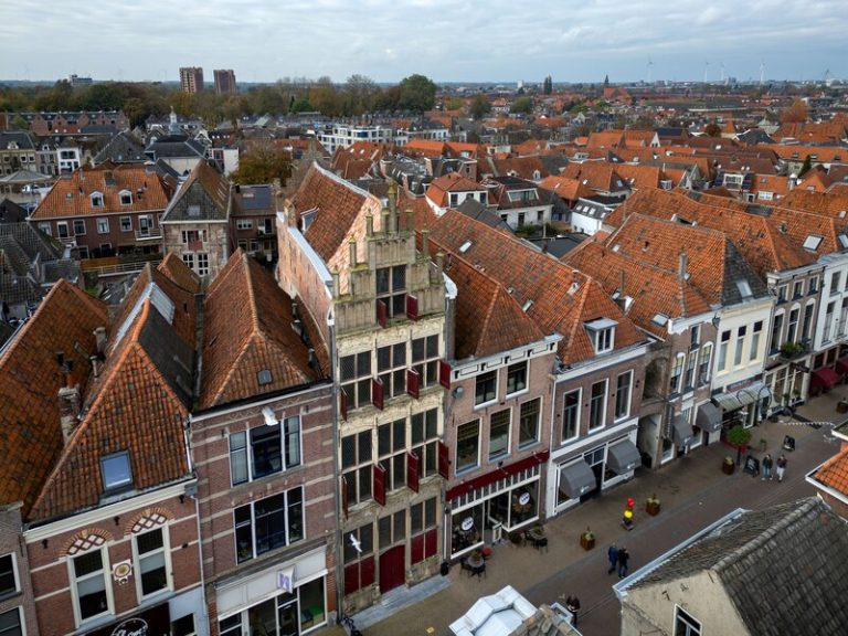 <span class="dwsd-project-subtitle" style="display: block; font-size: 1.2em; color: #666; margin-bottom: 5px;">Innovatieve funderingsaanpak voor scheefstaand rijksmonument</span>Gotisch Huis in Kampen